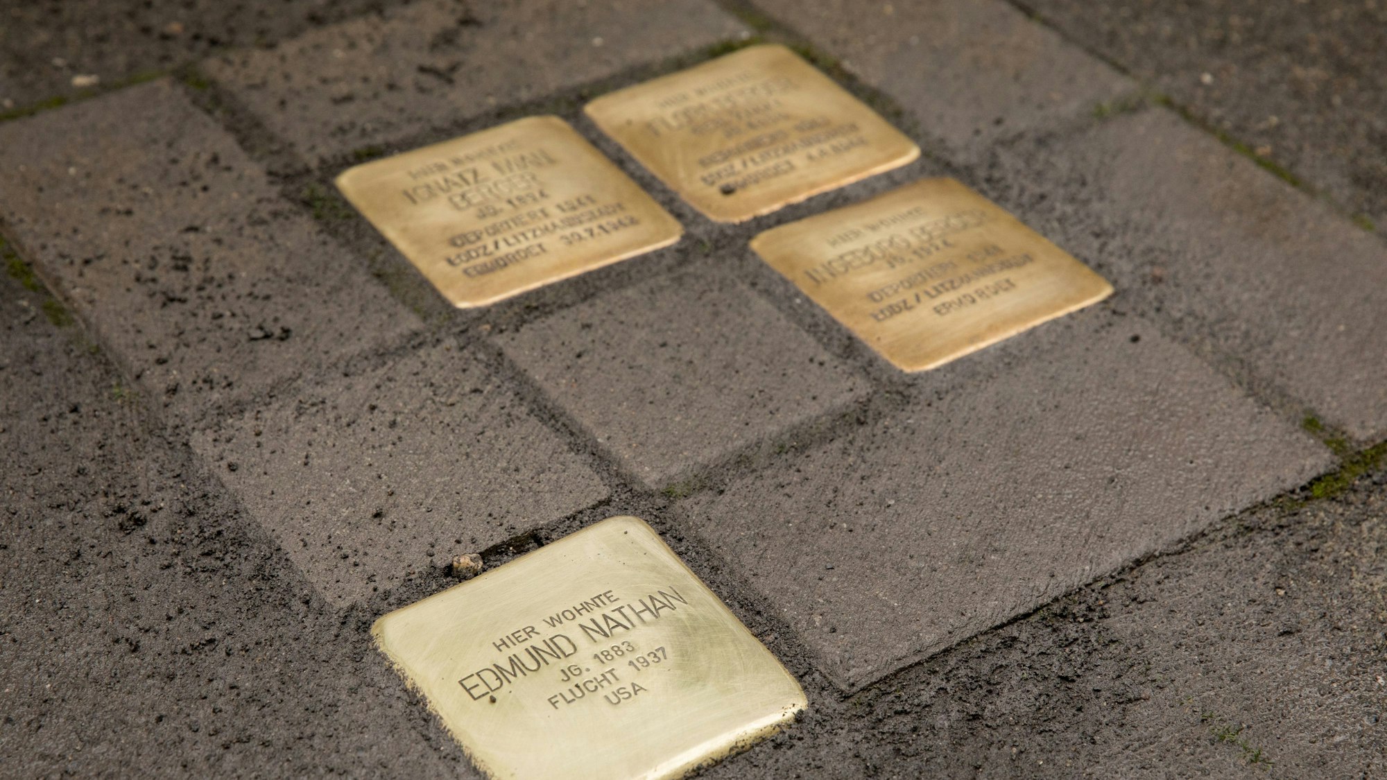 Stolpersteine in Köln am Manderscheider Platz
