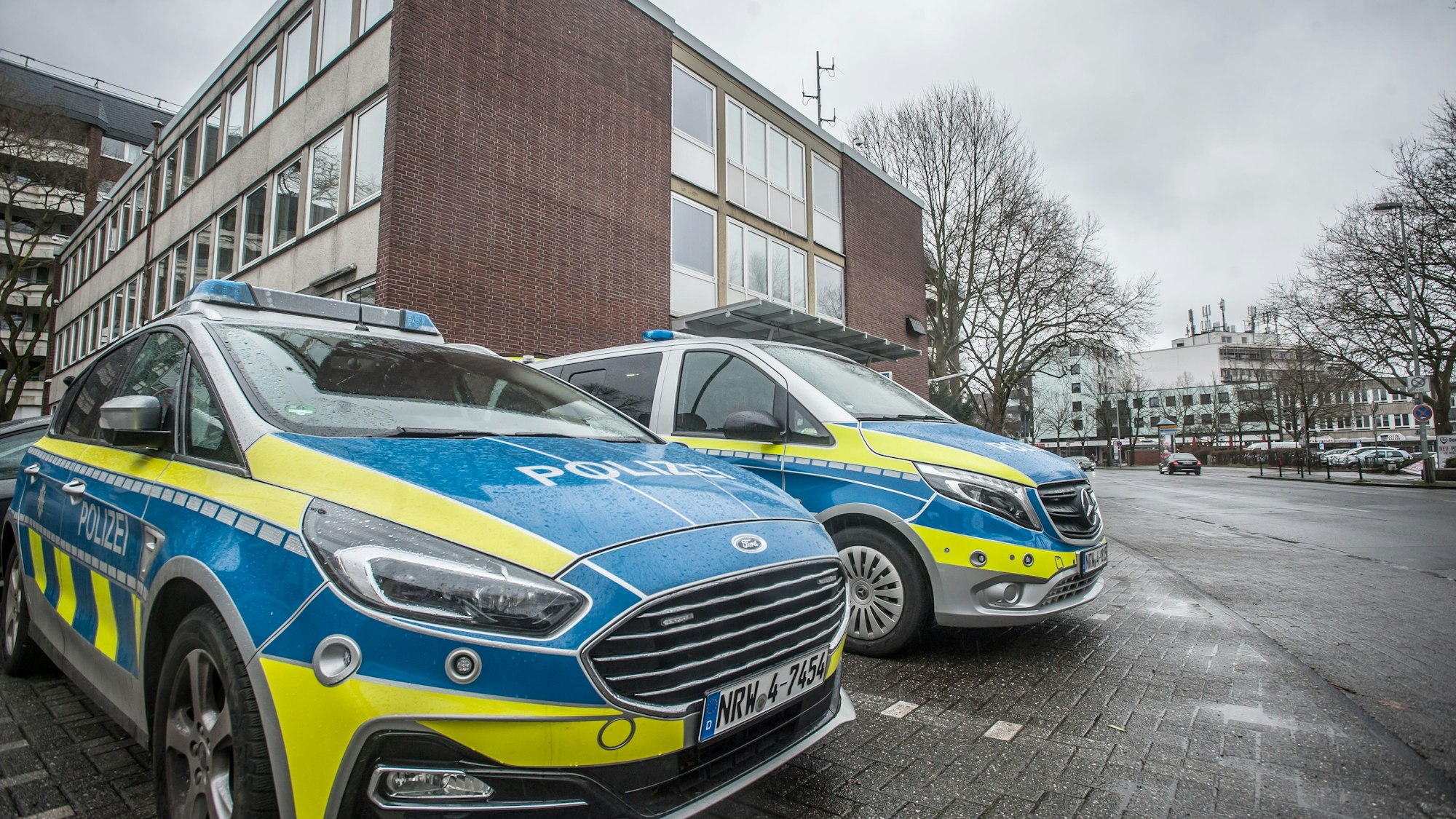 Opladen Polizeiwache, Polizeiautos.