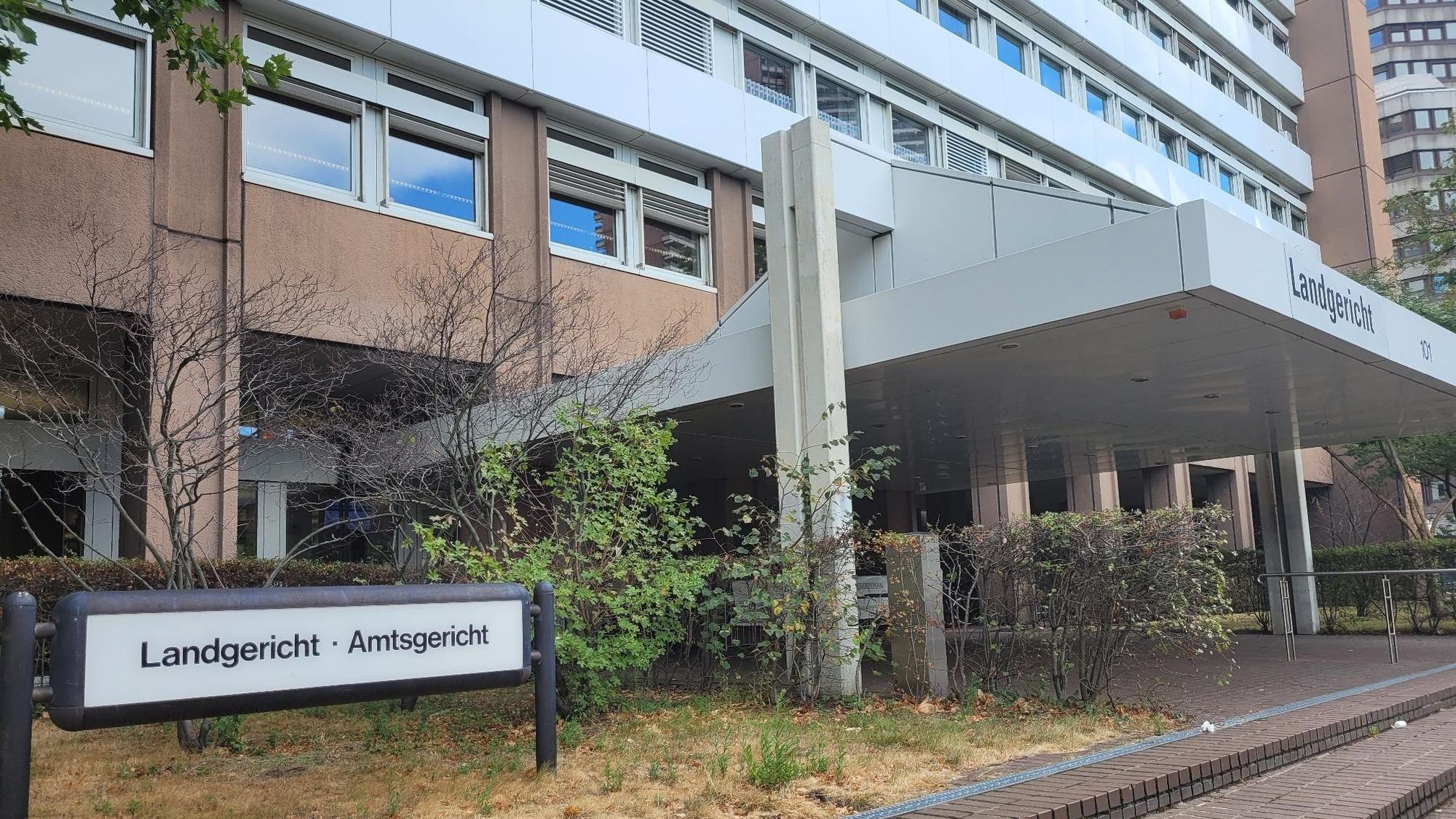 Im Kölner Justizkomplex an der Luxemburger Straße urteilt die Sechste Große Strafkammer am 16. August auch über einen 27-Jährigen aus Engelskirchen.