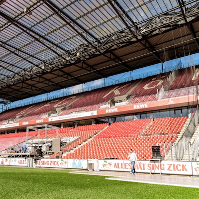 Die Tribüne des Rhein-Energie-Stadions in Köln-Müngersdorf