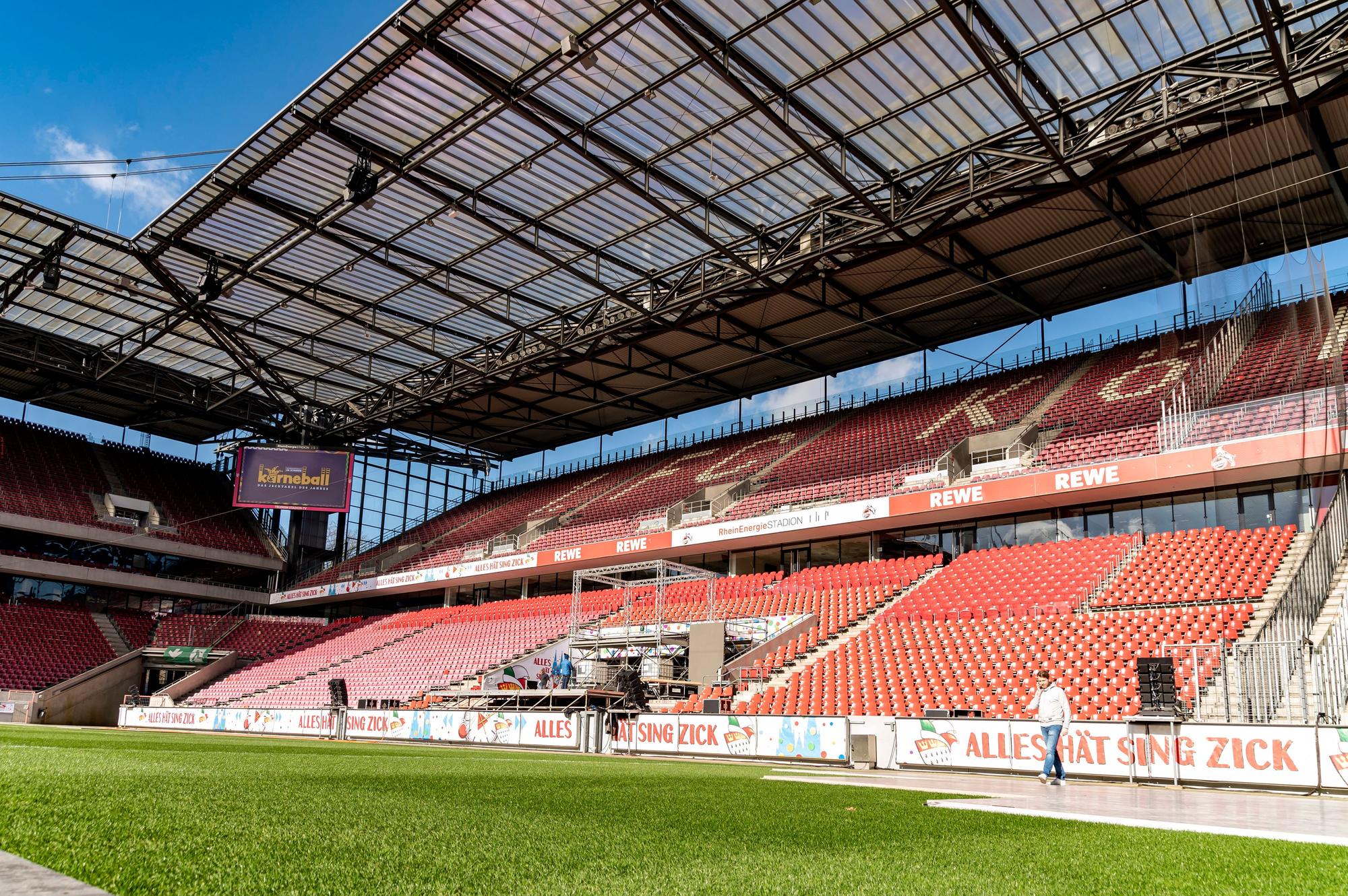 Die Tribüne des Rhein-Energie-Stadions in Köln-Müngersdorf
