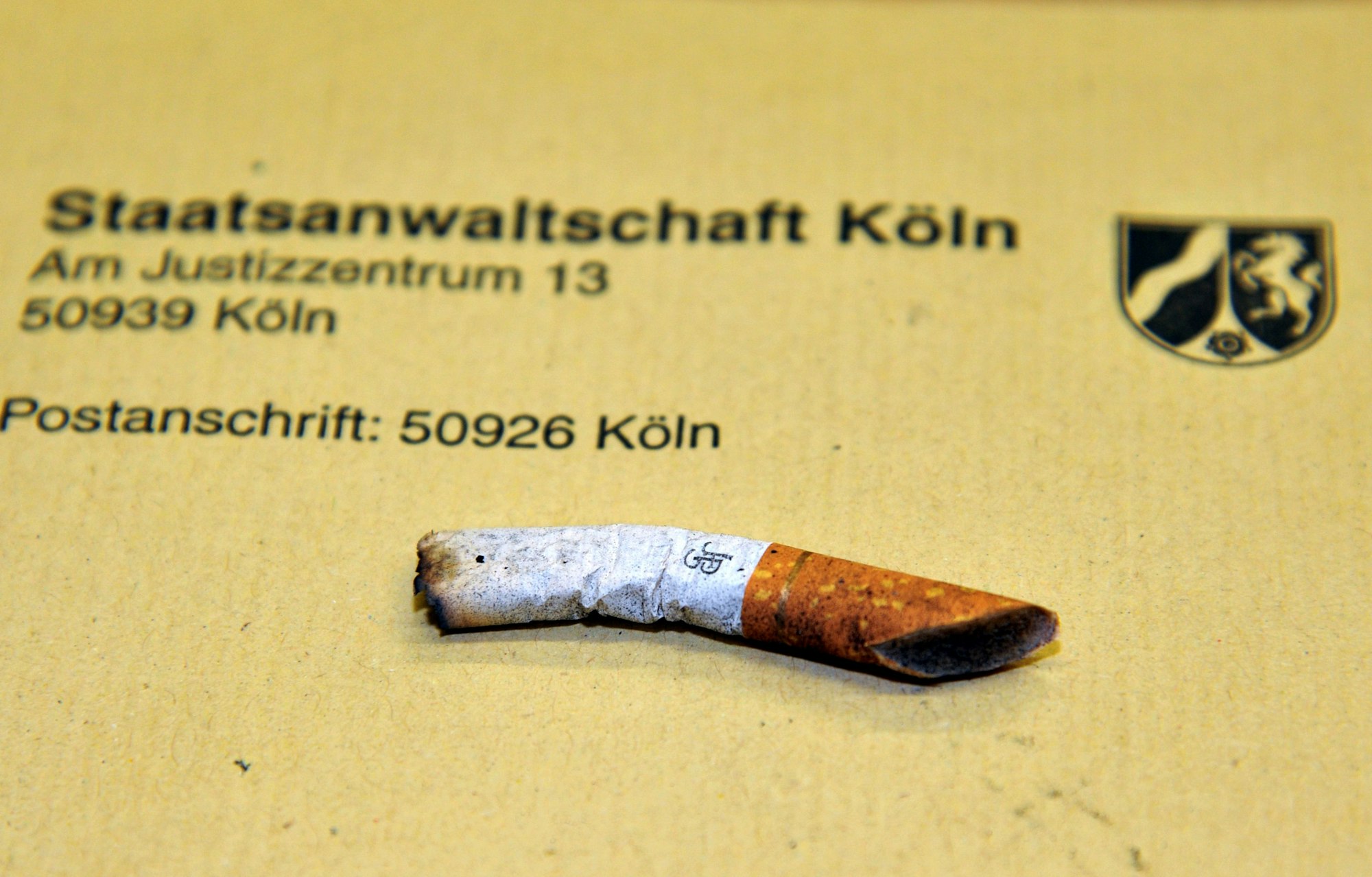 Eine Zigarettenkippe, die am Tatort gefunden wurde, ist ein Beweismittel im Mordfall Anke Schäfer