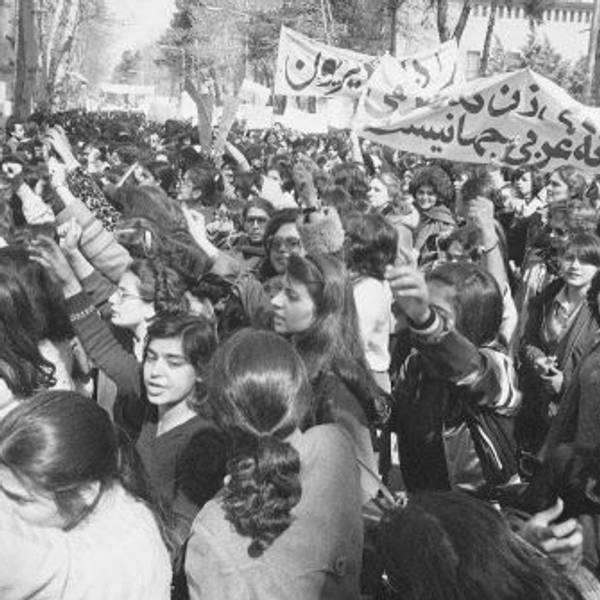 Das Bild zeigt protestierende Iranerinnen im März 1979.