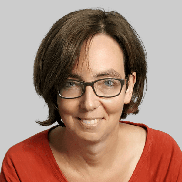 Auf einem Bildschirm ist das Wort «Schüler*innen» zu sehen.