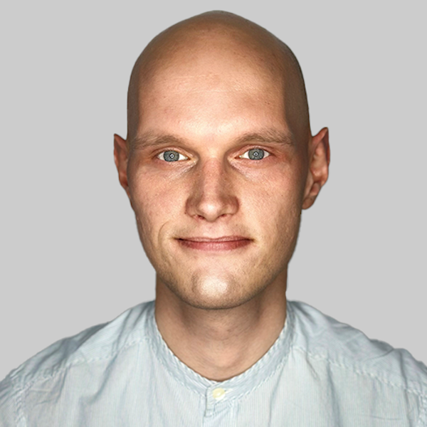 Bundesminister für Gesundheit, setzt seine Maske nach seiner Rede bei der Sitzung im Bundestag wieder auf.