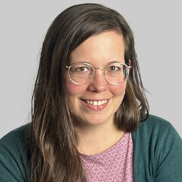 Eingang der städtischen Kita Maurituswall mit Warnschild