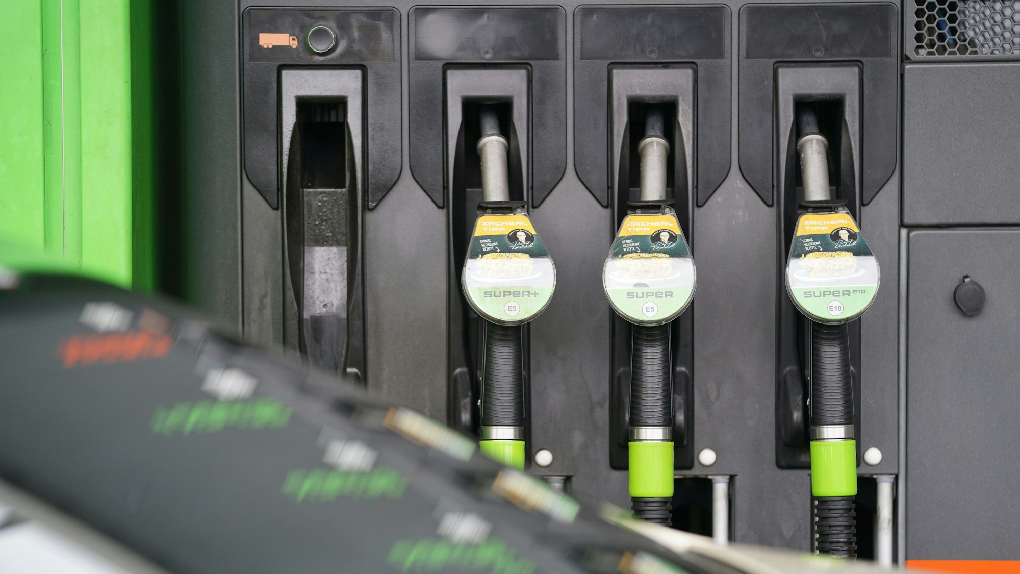 Die Zapfsäule einer Tankstelle