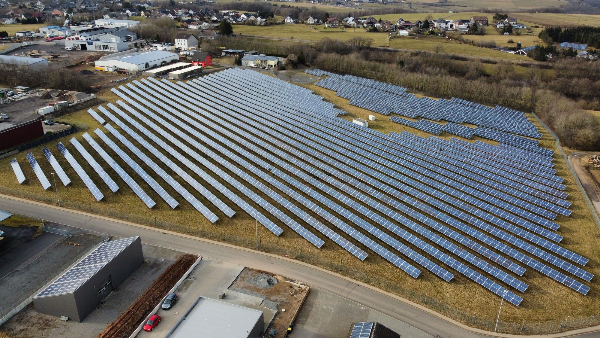 Blick aus der Vogelperspektive auf den Solarpark Herhahn.