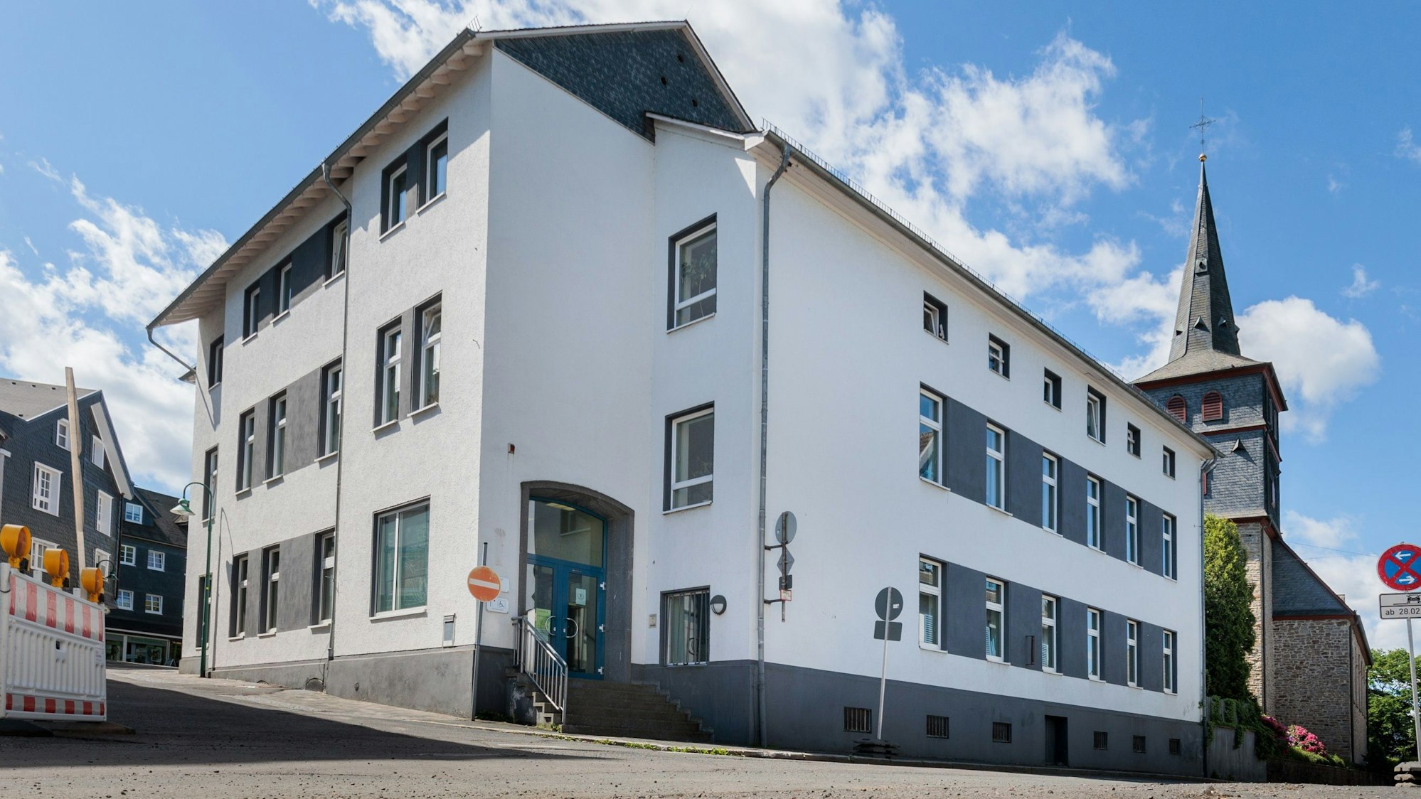 Zu sehen ist das Amtsgerichtsgebäude in Waldbröl.