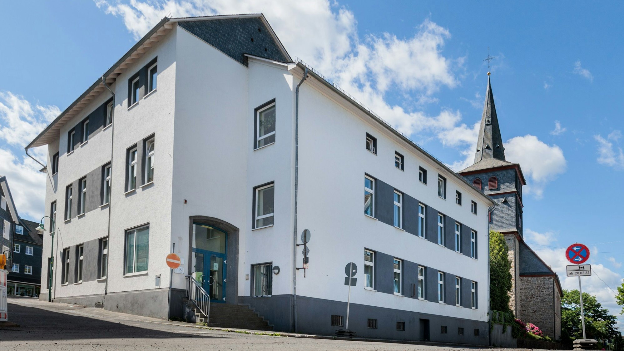 Autorennummer: 14070
25.05.22, Waldbröl
Symbolfotos - Amtsgericht Waldbröl