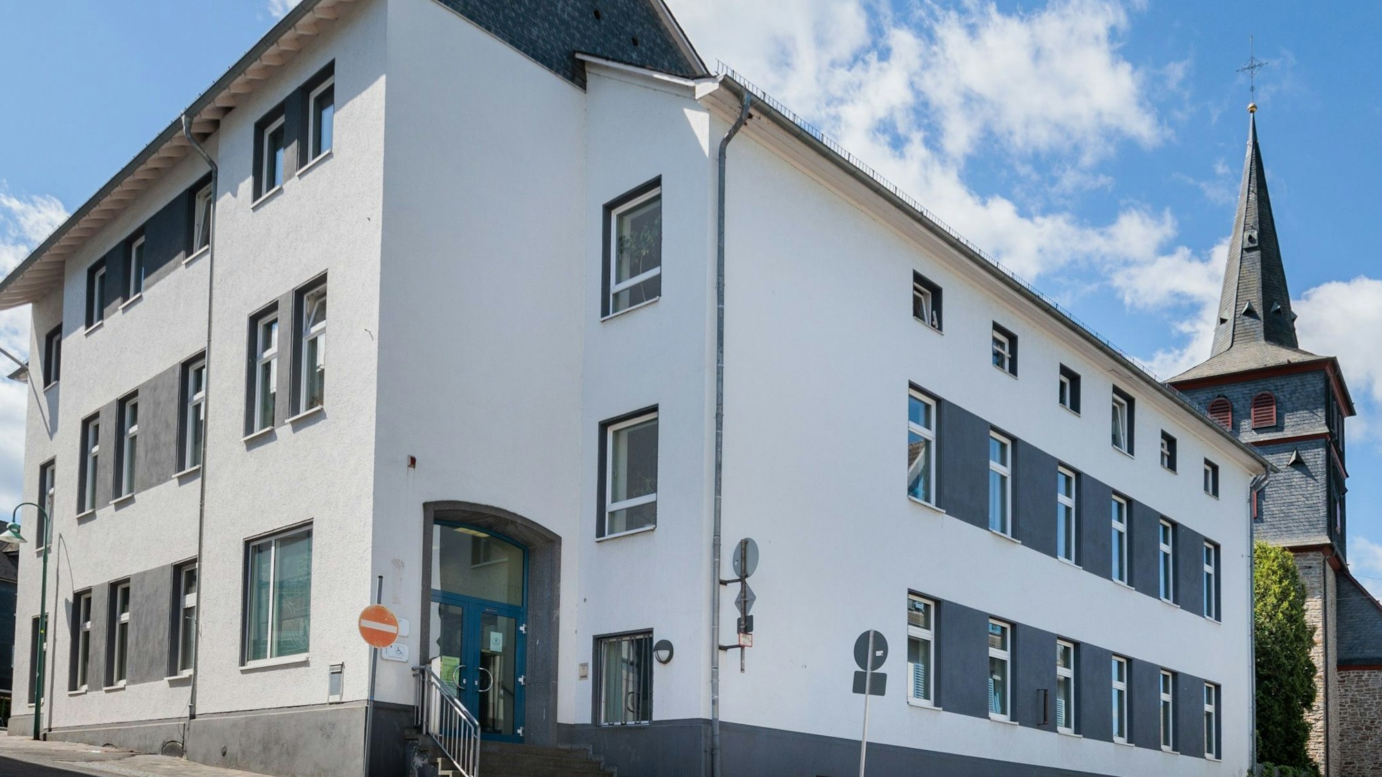 Autorennummer: 14070
25.05.22, Waldbröl
Symbolfotos - Amtsgericht Waldbröl