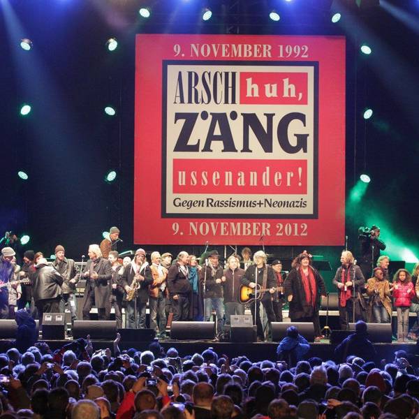 Musiker von „Arsch huh“ spielen ein Jubiläumskonzert auf der Deutzer Werft.