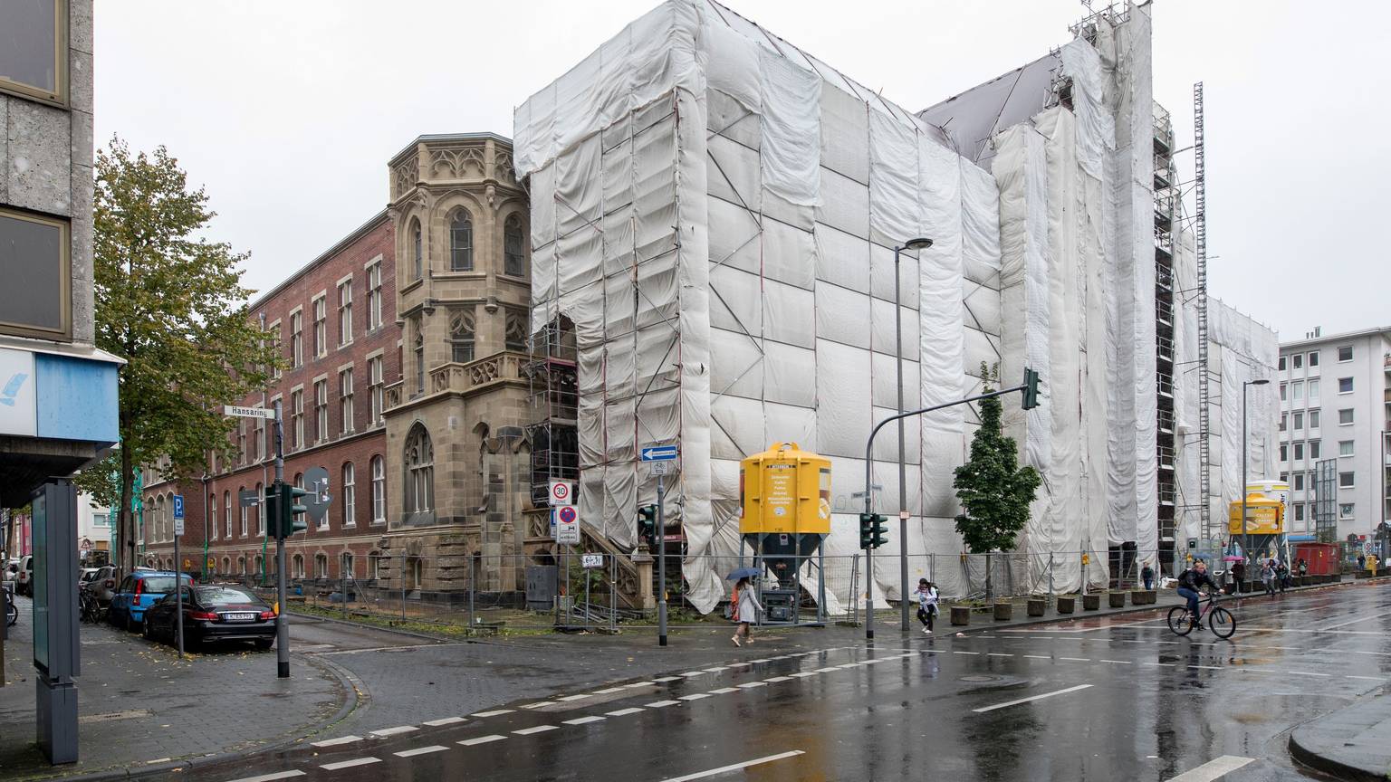 Köln: Außenaufnahme des Hansa-Gymnasiums.