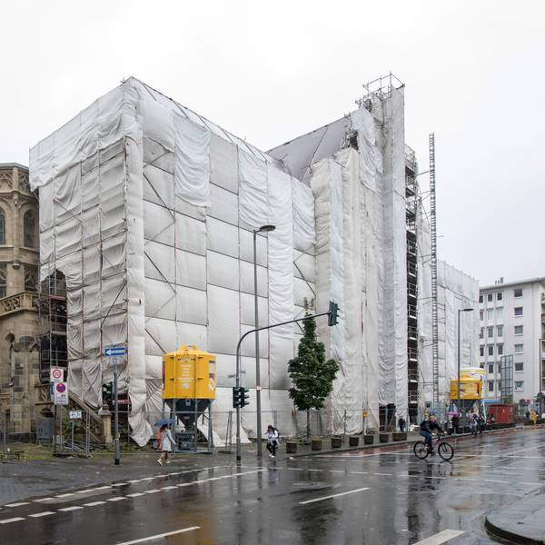 Köln: Außenaufnahme des Hansa-Gymnasiums.