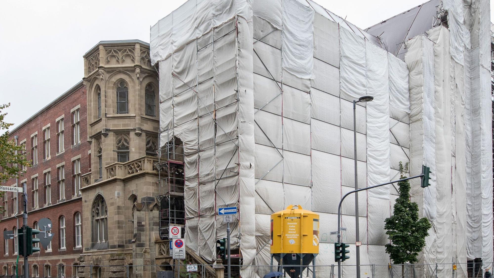 Köln: Außenaufnahme des Hansa-Gymnasiums.