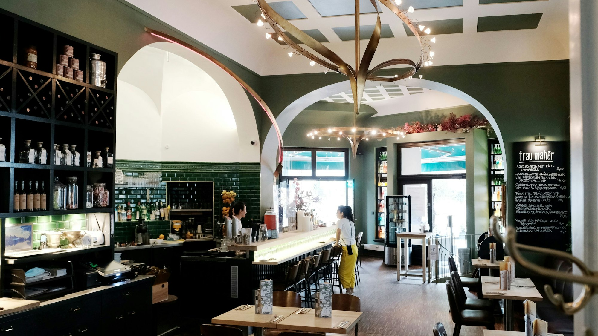 Ein Blick in das Restaurant „Frau Maher“ in der Kölner Altstadt.