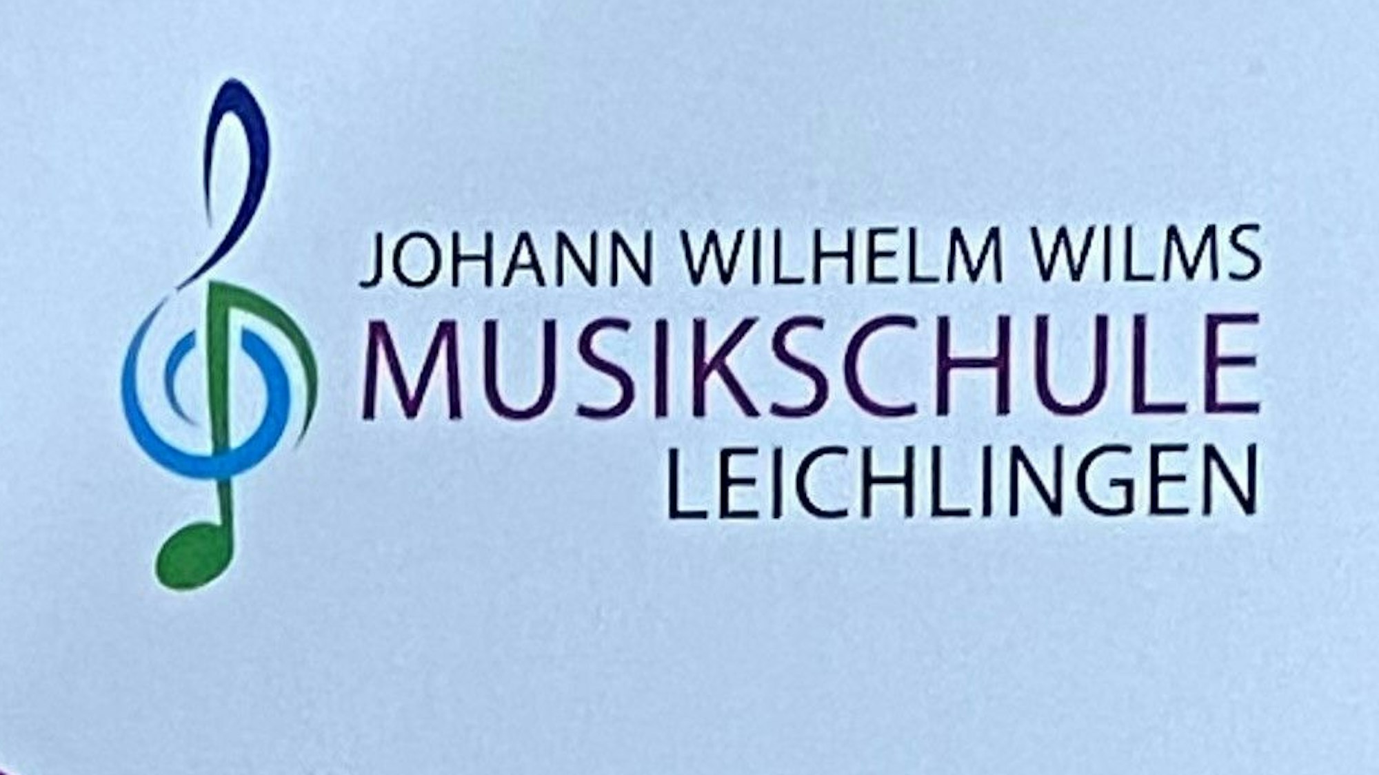 Das Logo der Musikschule mit dem Namen von Johann Wilhelm Wilms neben einem Violinschlüssel.