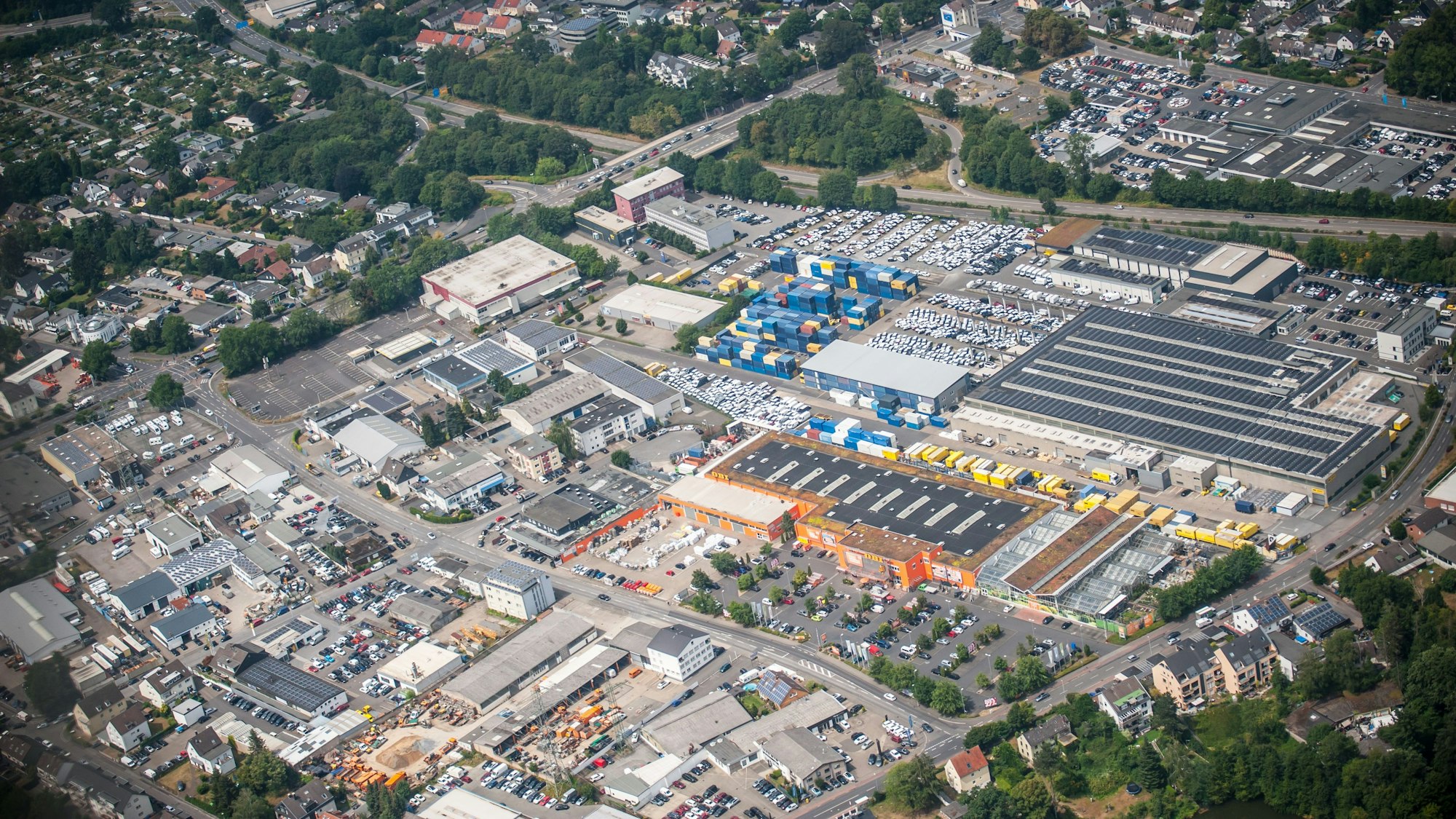 Gewerbegebiet Küppersteg aus der Luft.