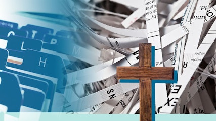 Bildkombination zum Missbrauchskandal im Erzbistum Köln: Akten mit Buchstabenreitern, geschredderte Dokumente und ein Kreuz