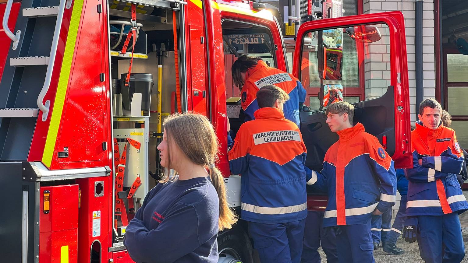 Freiwillige Feuerwehr Leichlingen bekommt neue Fahrzeuge, mit Herbert Reul 0511