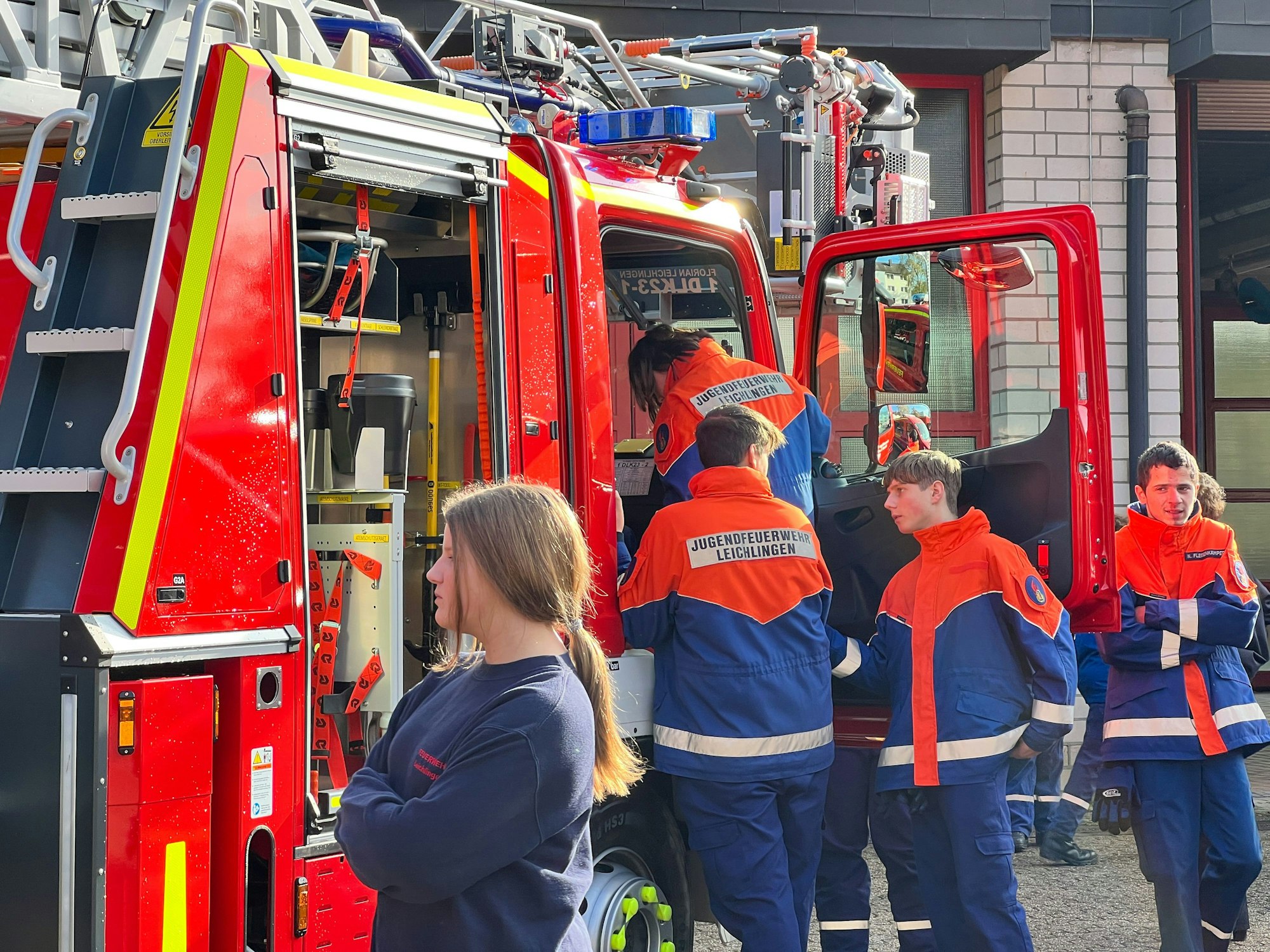Freiwillige Feuerwehr Leichlingen bekommt neue Fahrzeuge, mit Herbert Reul 0511