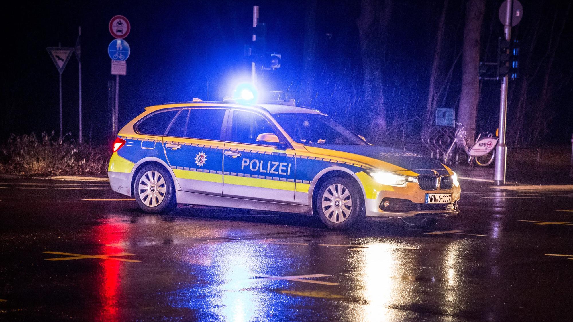 In der Nacht auf Freitag konnte die Polizei Köln zwei Männer auf frischer Tat ertappen. (Symbolbild)