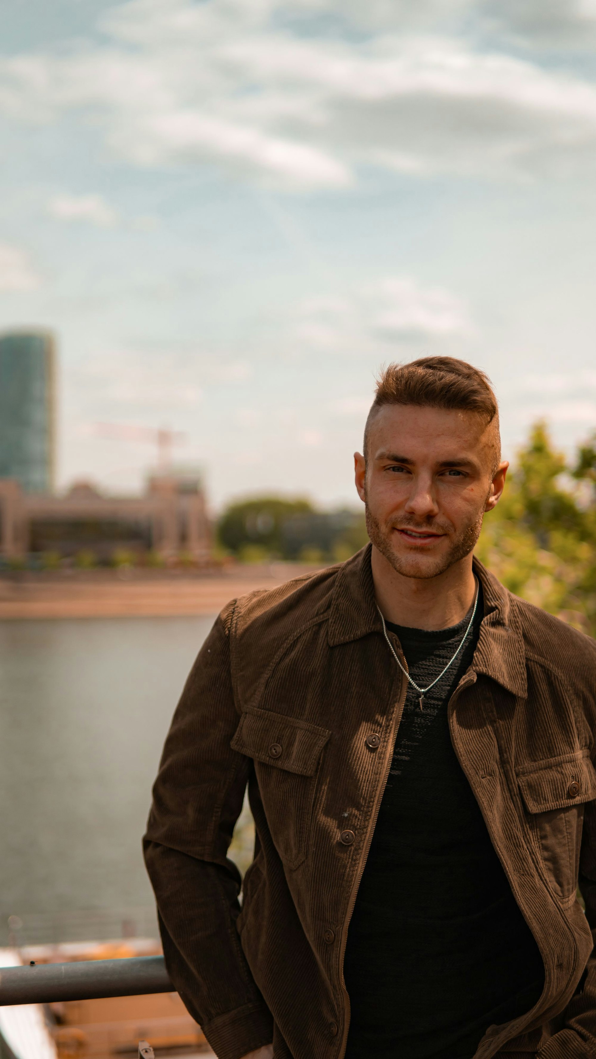 Das Foto zeigt den Datingcoach Julien Momm