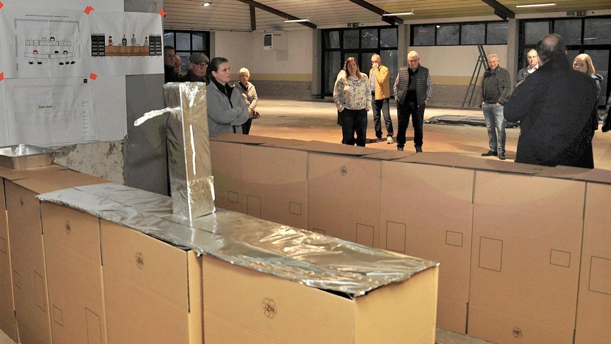 In der Kaller Bürgerhalle ist eine Zapfanlage aus Kartons nachgebaut.