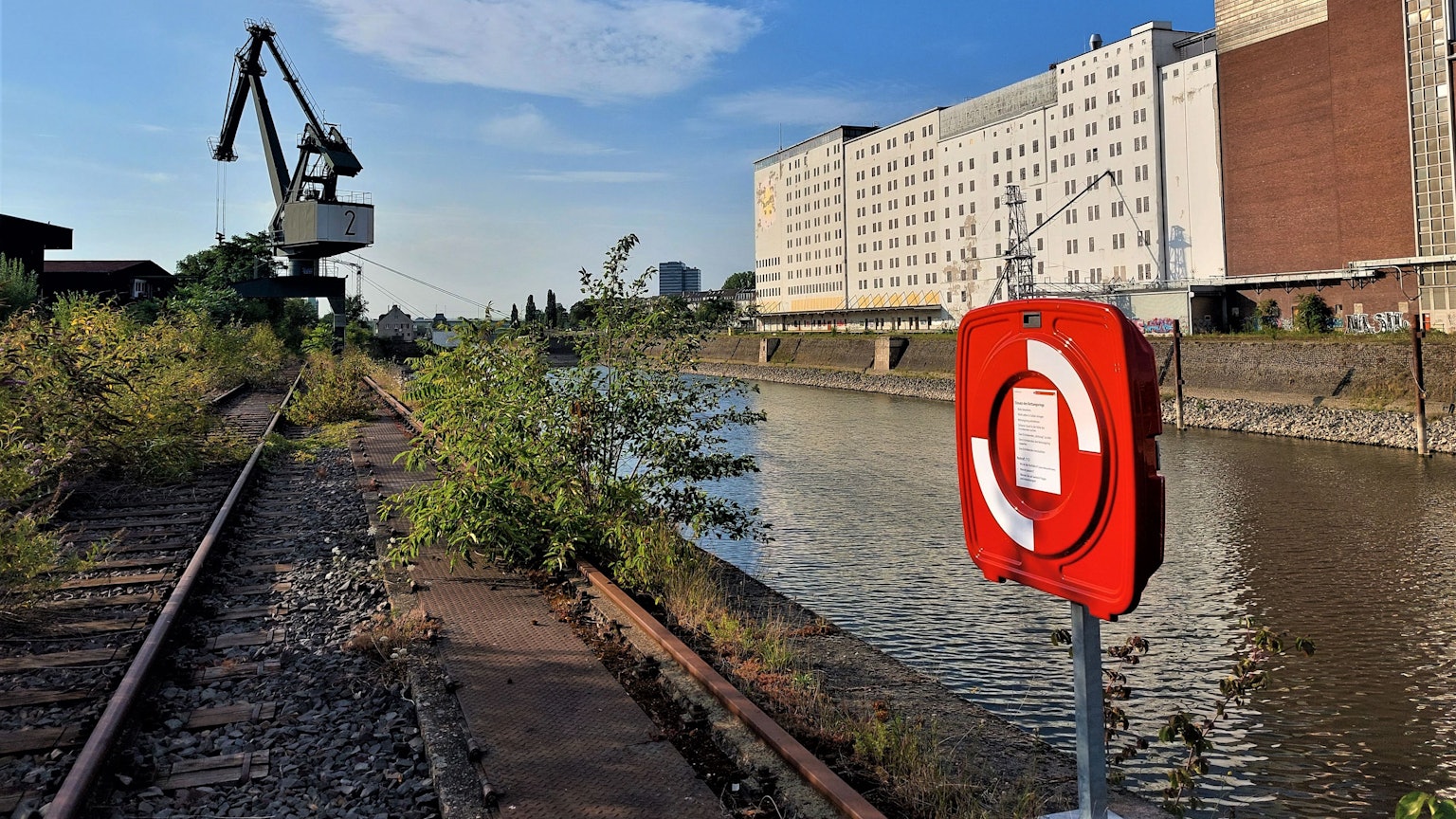 Der Deutzer Hafen in Köln und umliegende Grundstücke.
