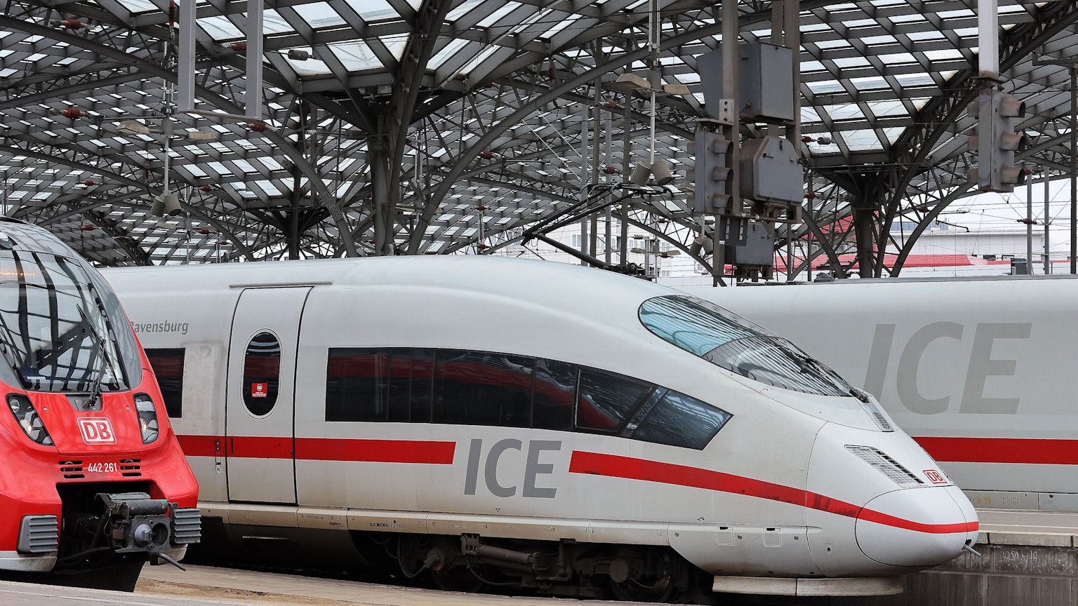 Züge im Kölner Hauptbahnhof