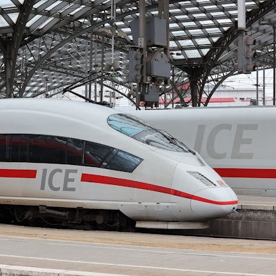 Züge im Kölner Hauptbahnhof