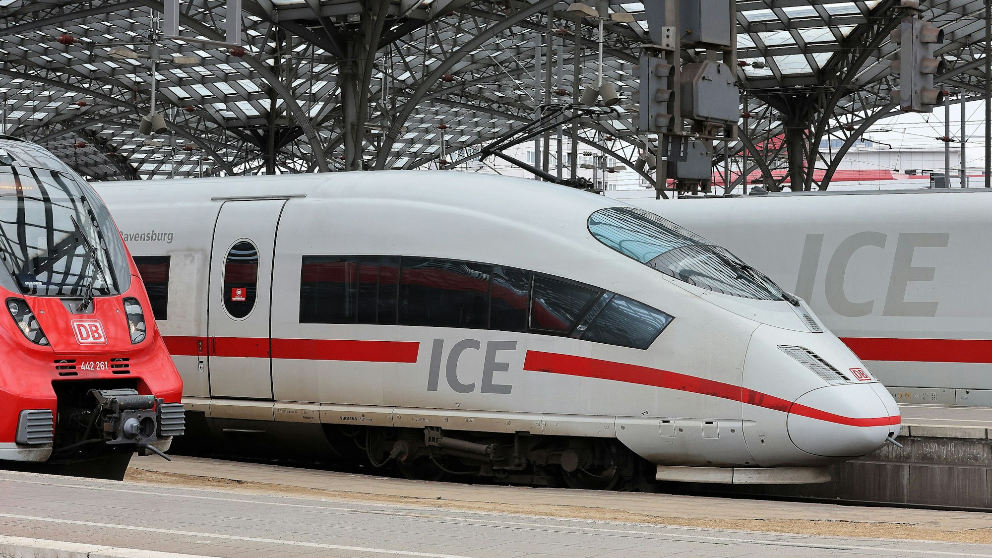 Züge im Kölner Hauptbahnhof