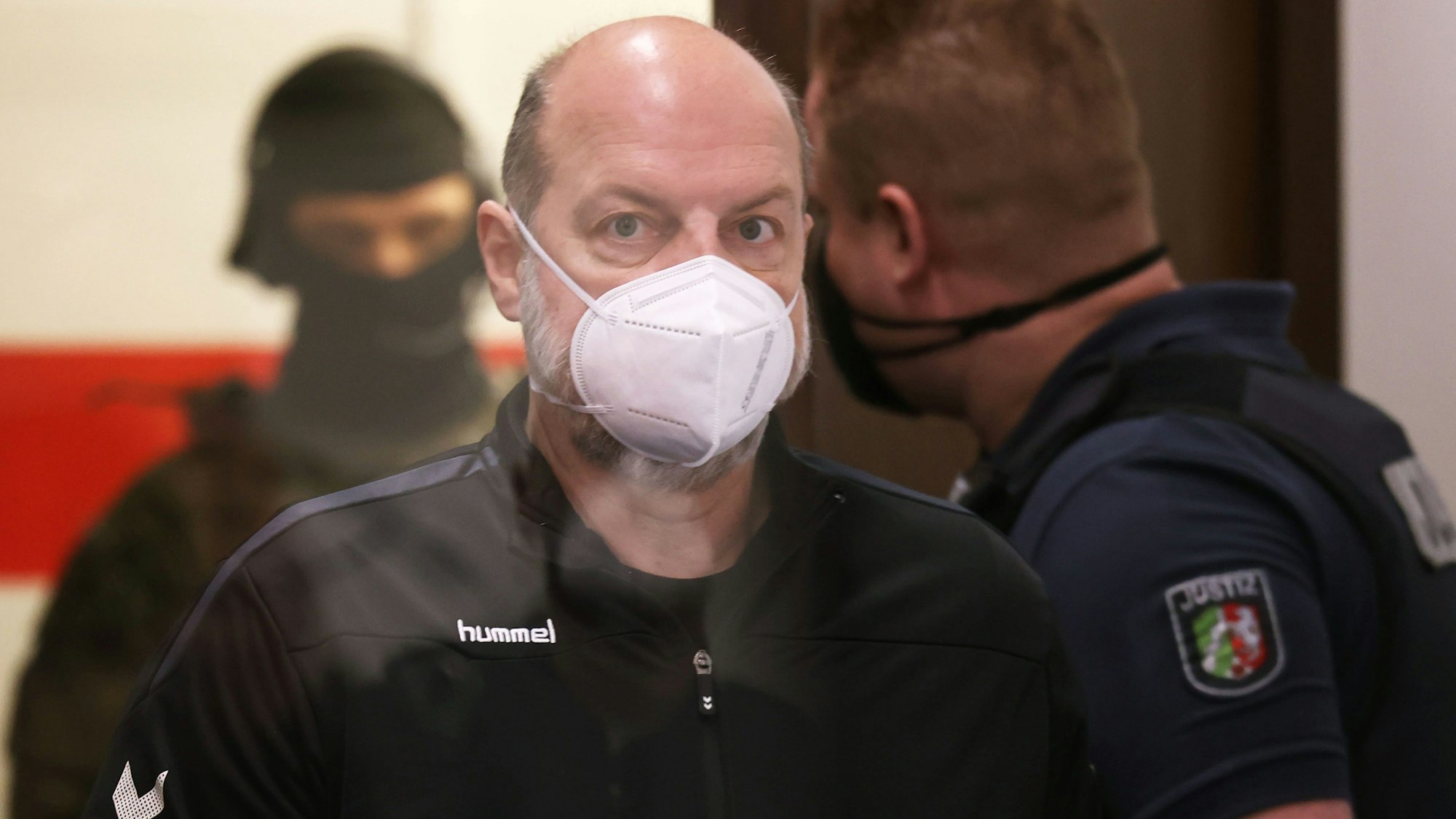 Thomas Drach werden vor dem Landgericht Köln vier Raubüberfälle auf Geldboten vorgeworfen.