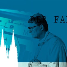 Bildkombination um Kardinal Rainer Woelki, den Kölner Dom und Karteikarte