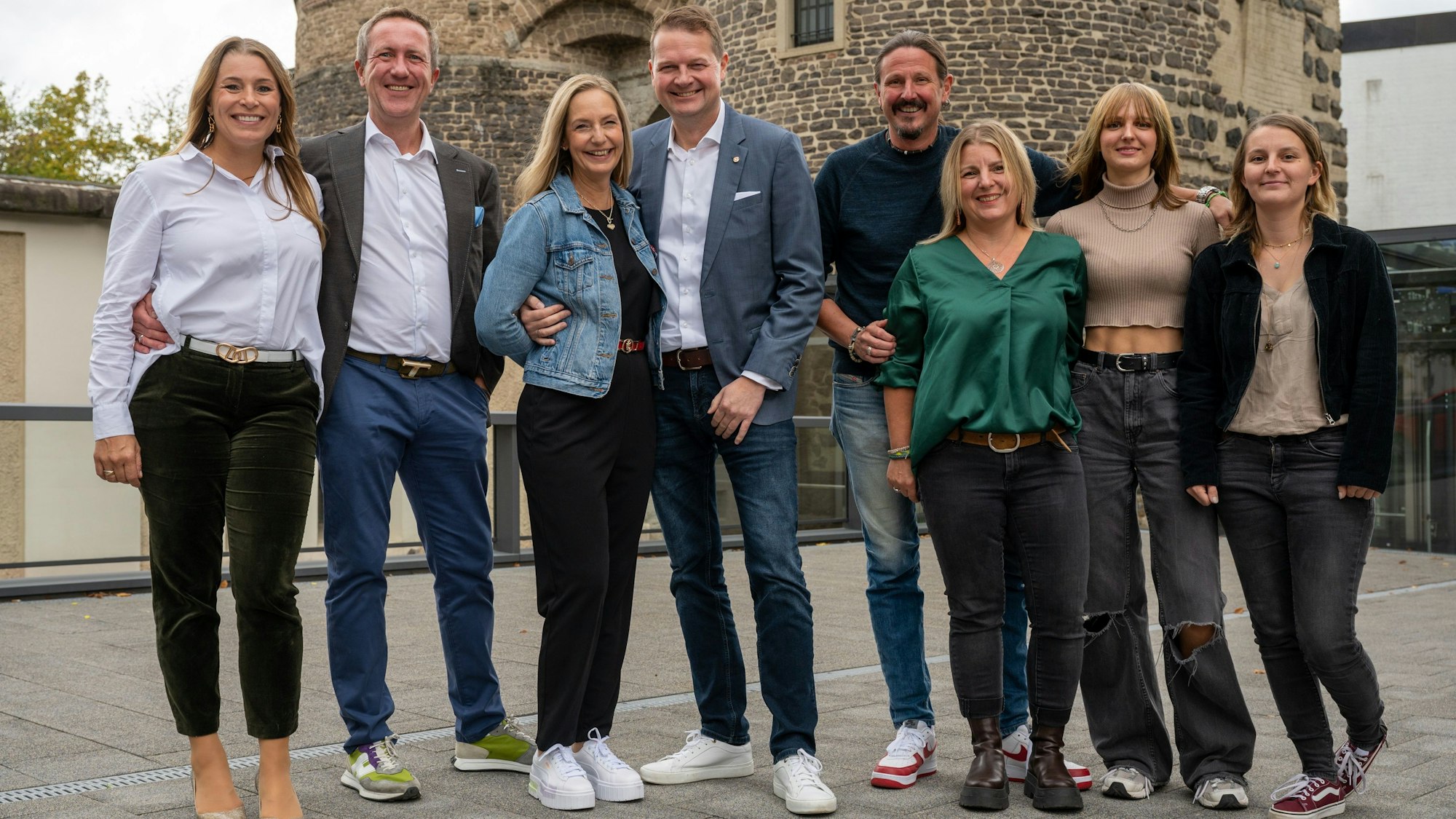 Das Kölner Dreigestirn 2023 mit Familie an der Ülepooz