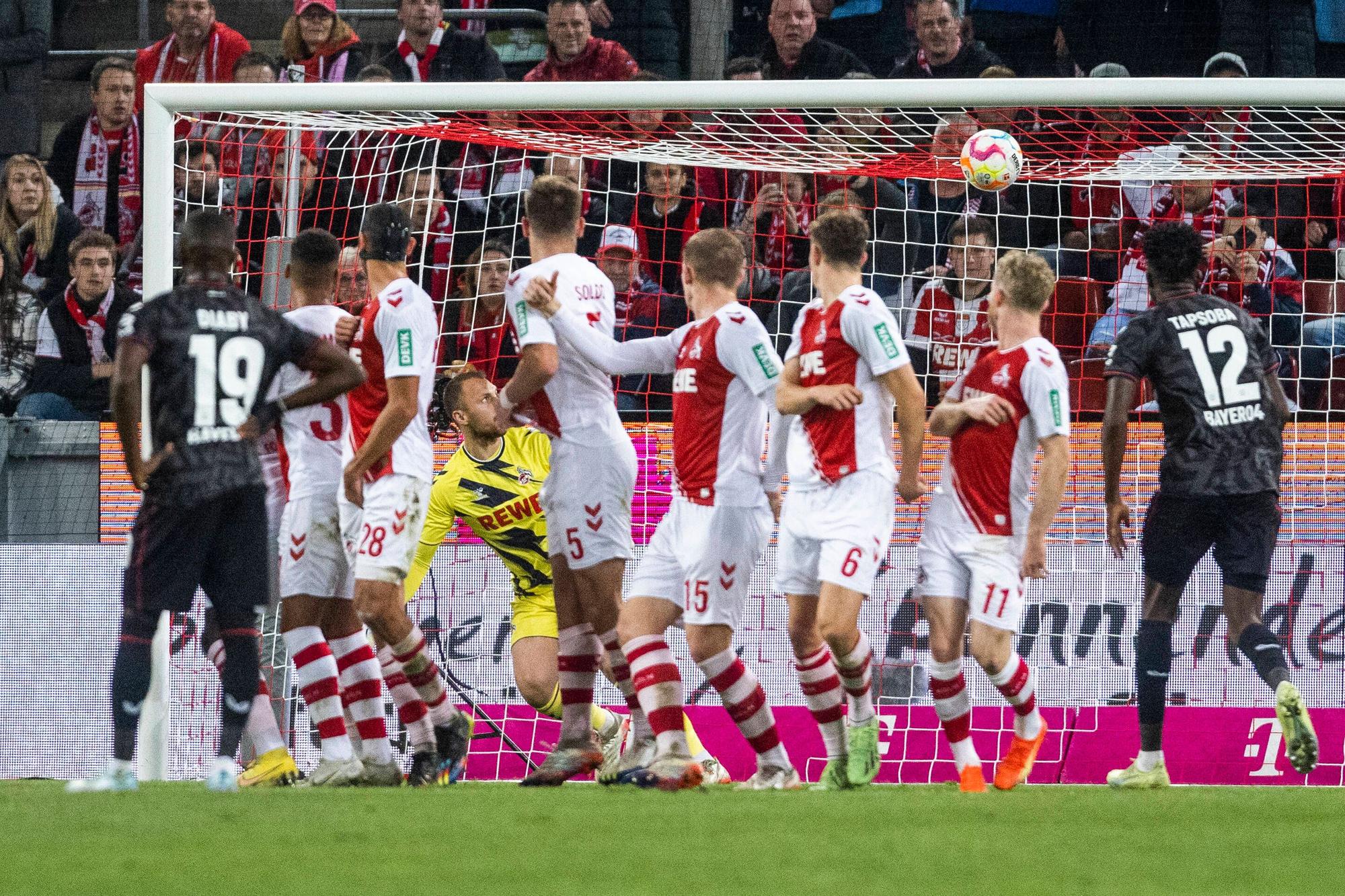 Nadiem Amiri von BAyer Leverkusen bei seinem Treffer zum 1:1.