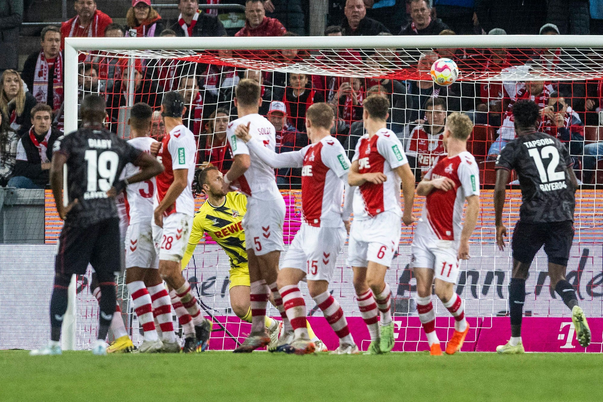 Nadiem Amiri von BAyer Leverkusen bei seinem Treffer zum 1:1.