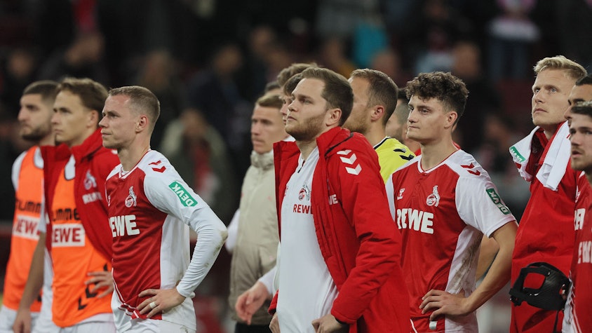 Spieler des 1. FC Köln nach der Niederlage gegen Bayer Leverkusen