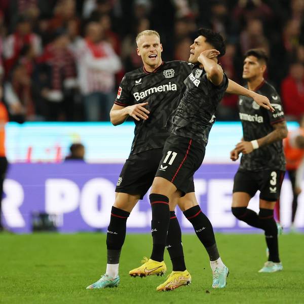 Nadiem Amiri von Bayer 04 Leverkusen beim Jubel in Köln.