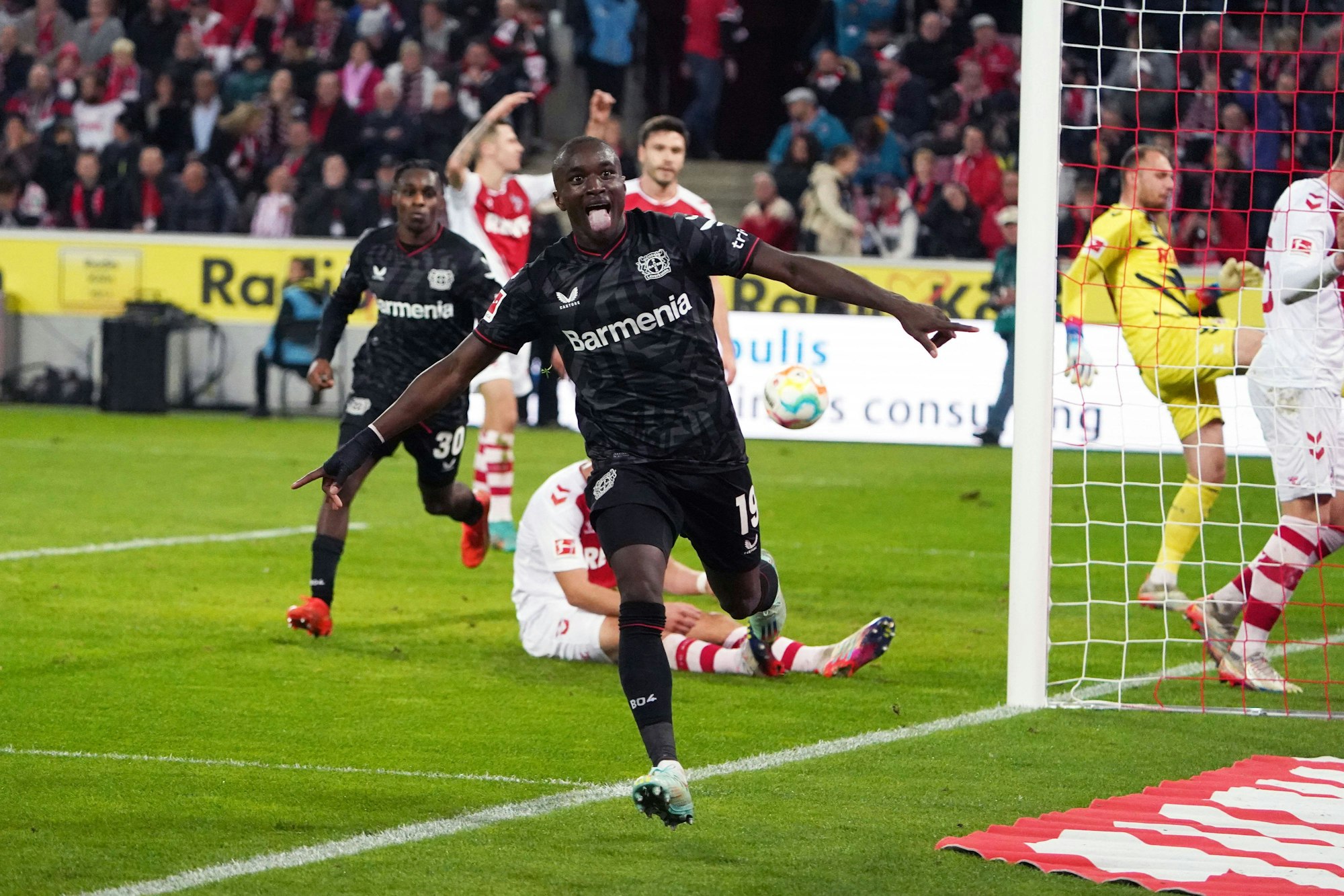 Moussa Diaby von Bayer 04 Leverkusen jubelt nach einem Tor