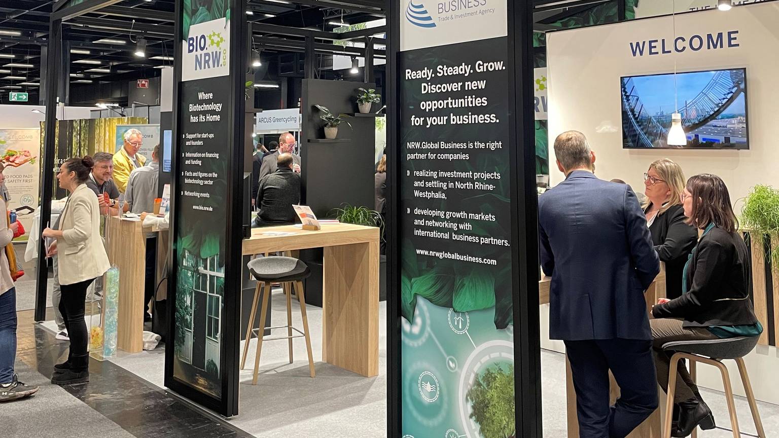 Der Stand von „BIO.NRW“ auf der Nachhaltigkeits-Messe "The Greener Manufacturing" in Köln.