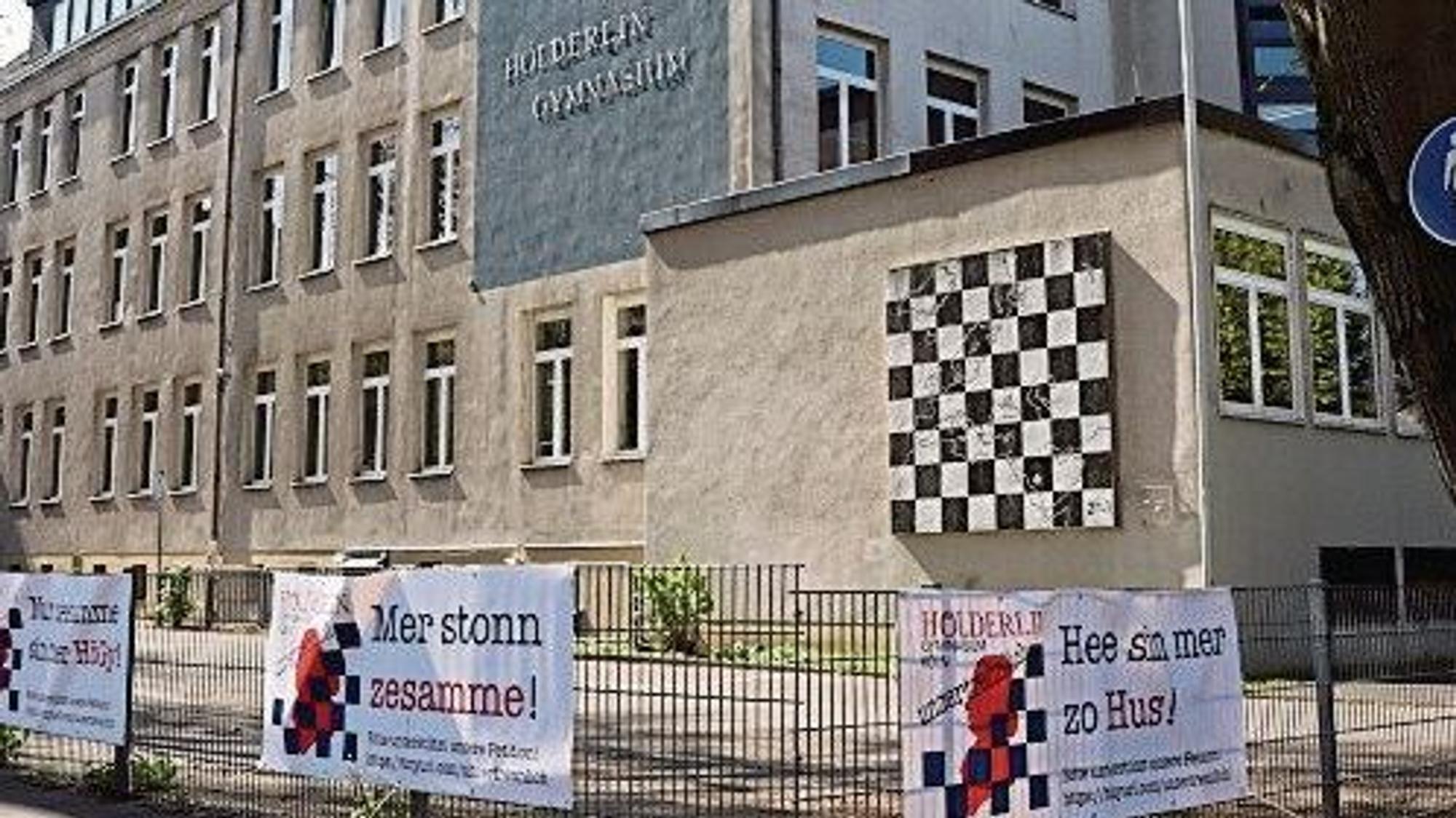 Das Hölderlin-Gymnasium wird abgerissen und neu gebaut. Foto: Schäfer
