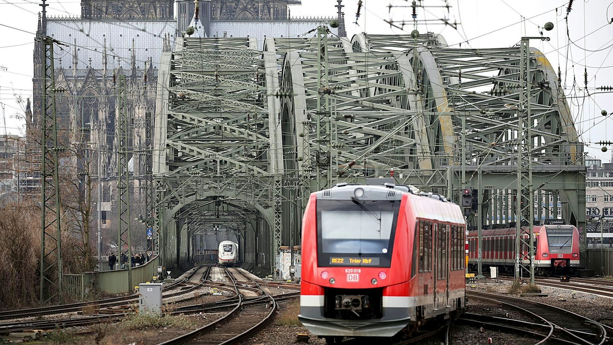 So sieht die Brücke heute aus mit den drei breiten Brückenbögen.