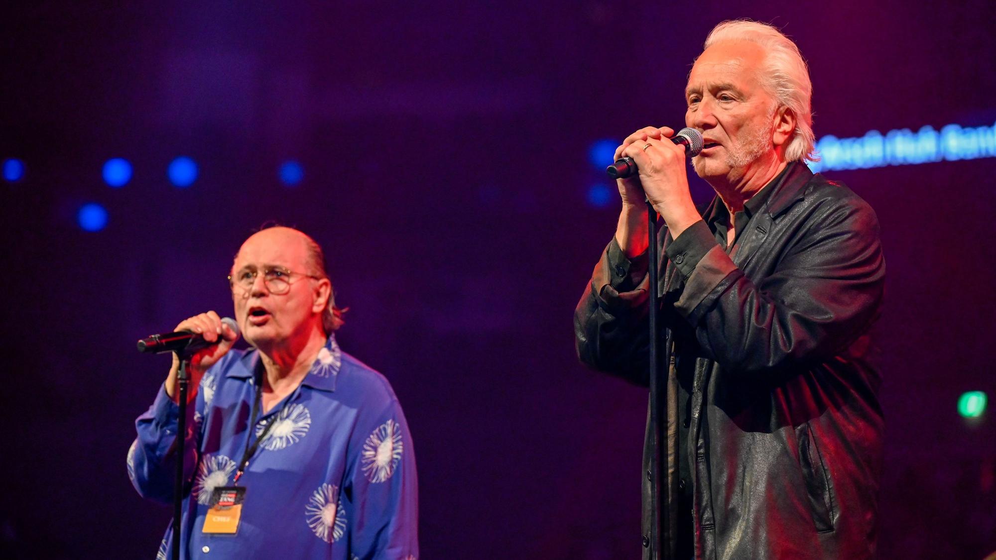 Arno Steffen (l.) und Hannes Schöner bei der Jubiläumskundgebung von „Arsch huh“.