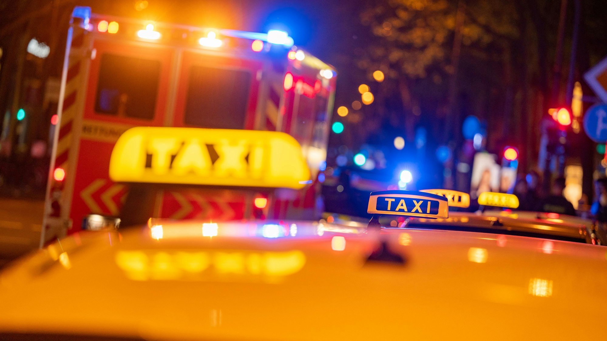 Taxis warten auf den Ringen