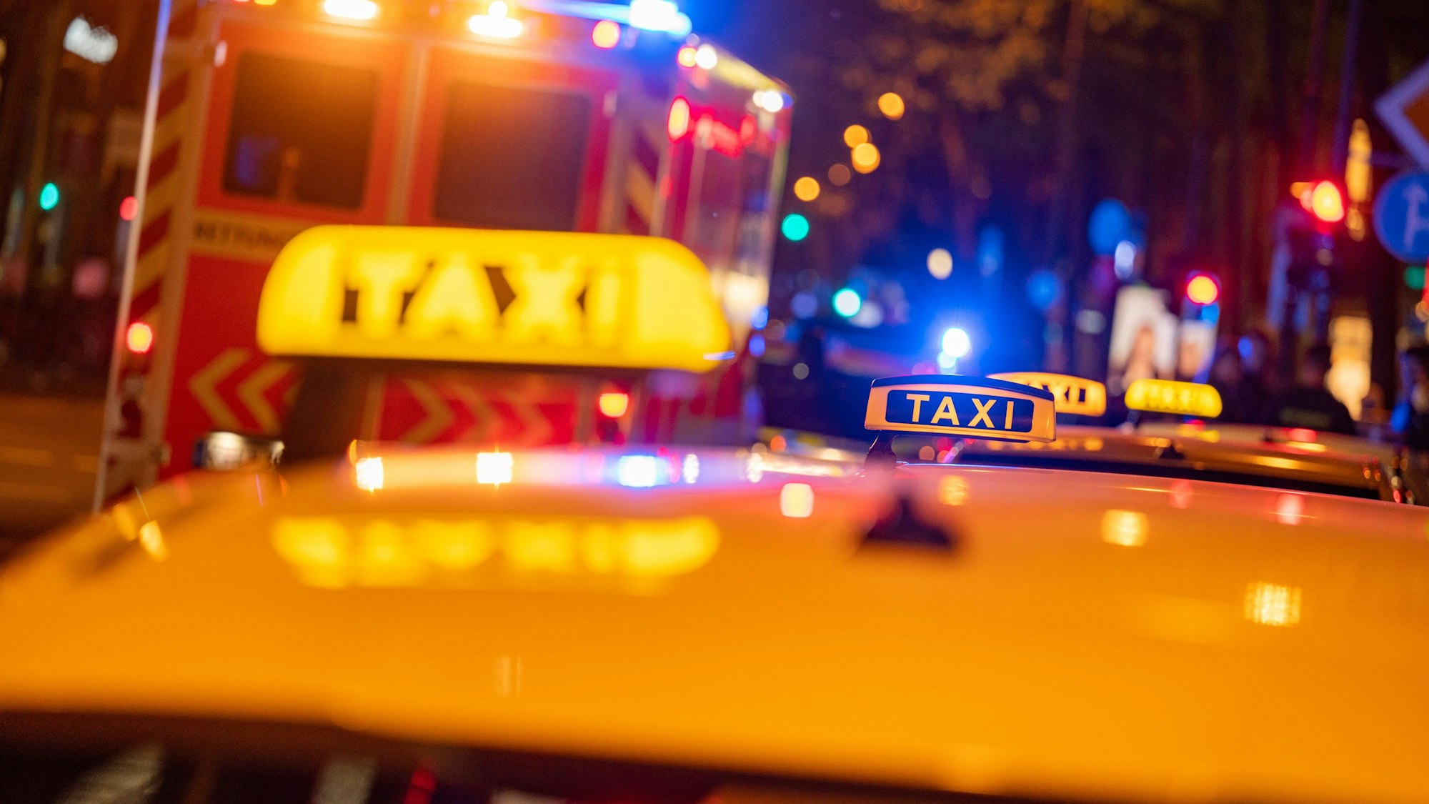 Ein Kölner Taxifahrer hat gezielt Menschen angefahren. (Symbolbild)
