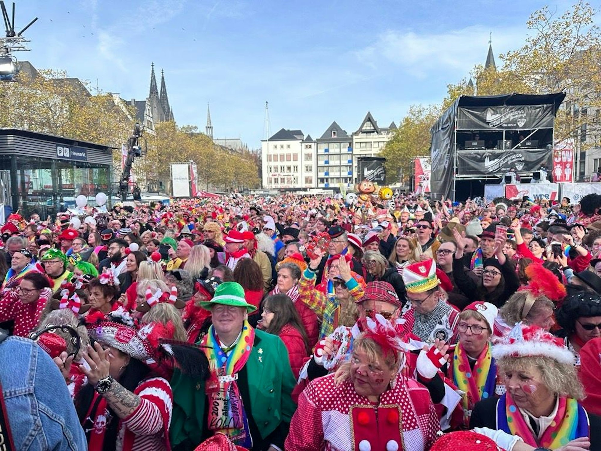 11.11.2022, Köln: Der Heumarkt gegen 11 Uhr vor der Sessionseröffnung.