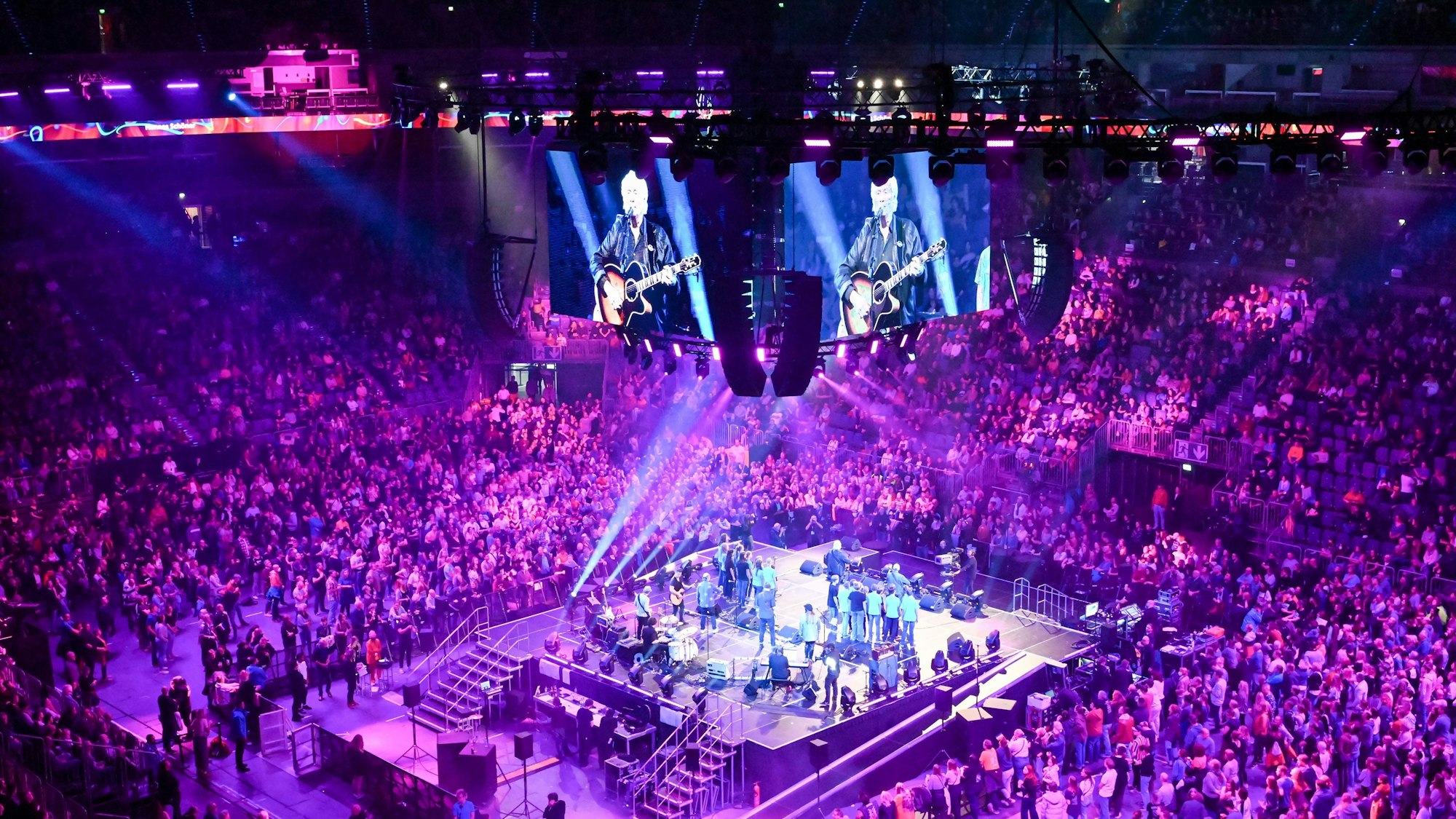 Blick in die Lanxess-Arena, wo im November 2022 das Jubiläumskonzert von „Arsch huh“ stattfand.