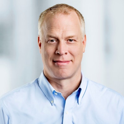 Daniel Hug schaut in die Kamera