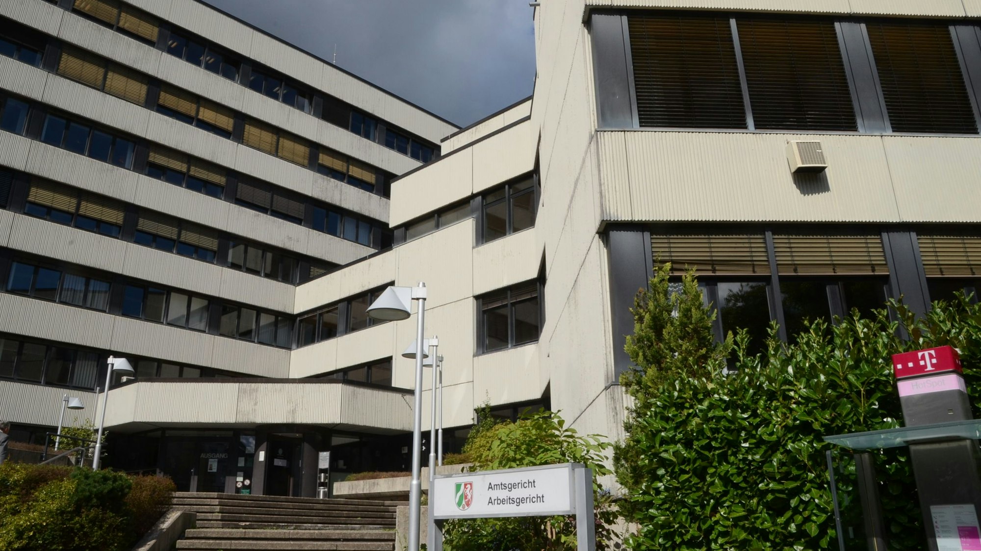 Ein Verwaltungsgebäude aus den 70er Jahren.